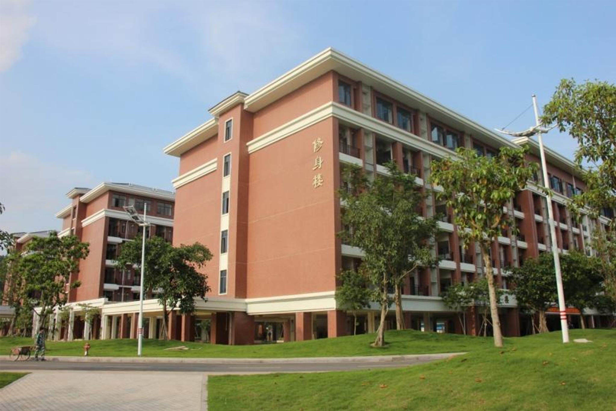 学生宿舍-2048 1366.jpg