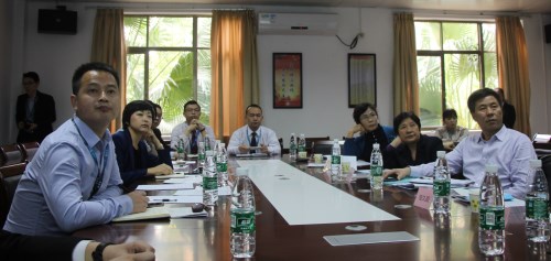 梁校监、刘院长一行听取校企合作培养工作汇报_副本.jpg