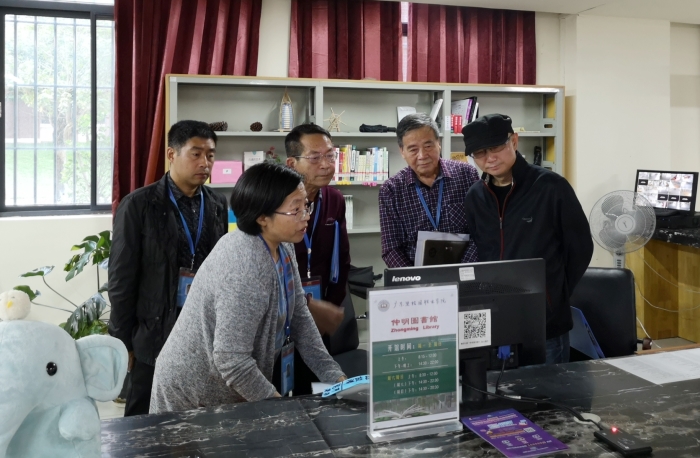 5月6日 现场查看图书管理系统各类数据_副本.jpg