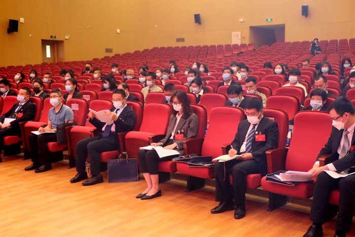 baf072b2e1011088b120d53612d4f77f.jpg 大会现场认真听讲.jpg