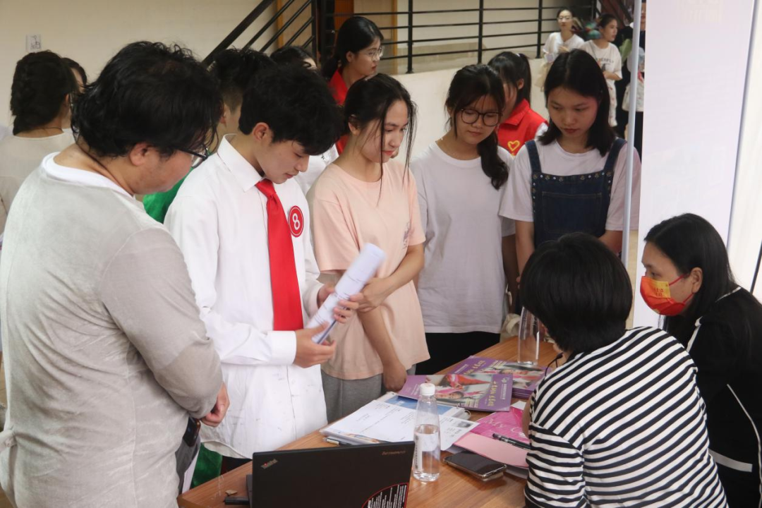 68e61574cd54153bb0b2c534db199472.png 68e61574cd54153bb0b2c534db199472.png