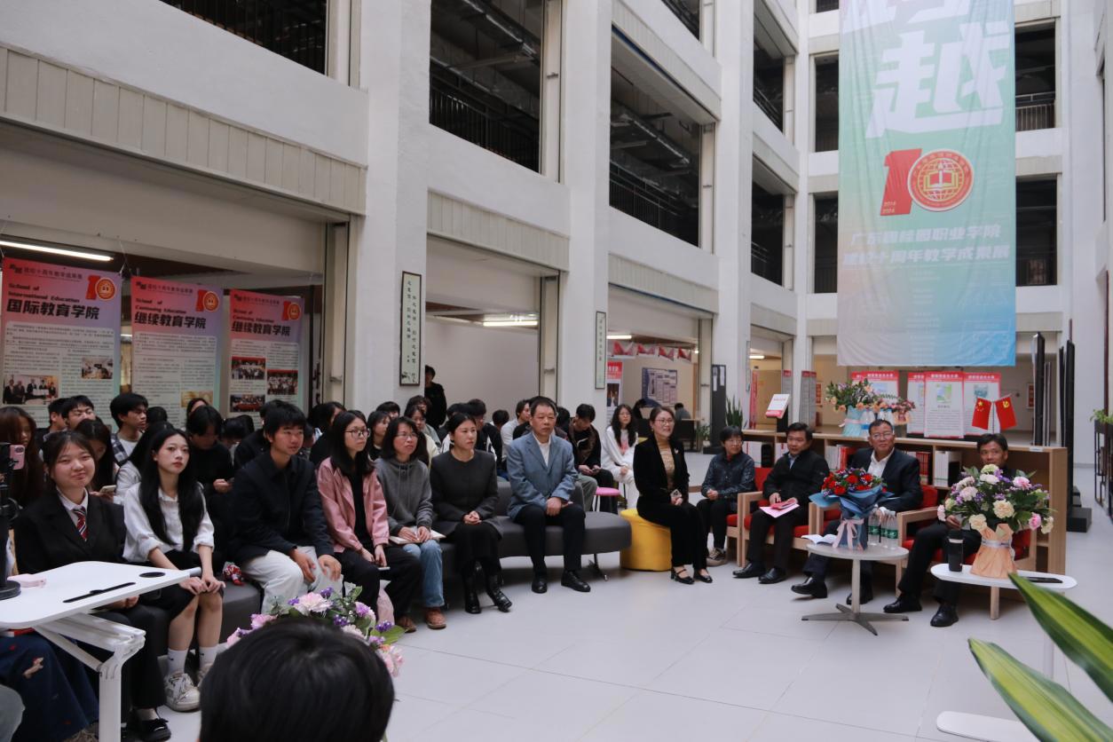 经典润心田，思想铸魂育新人——马克思主义学院举办经典文献品读分享会